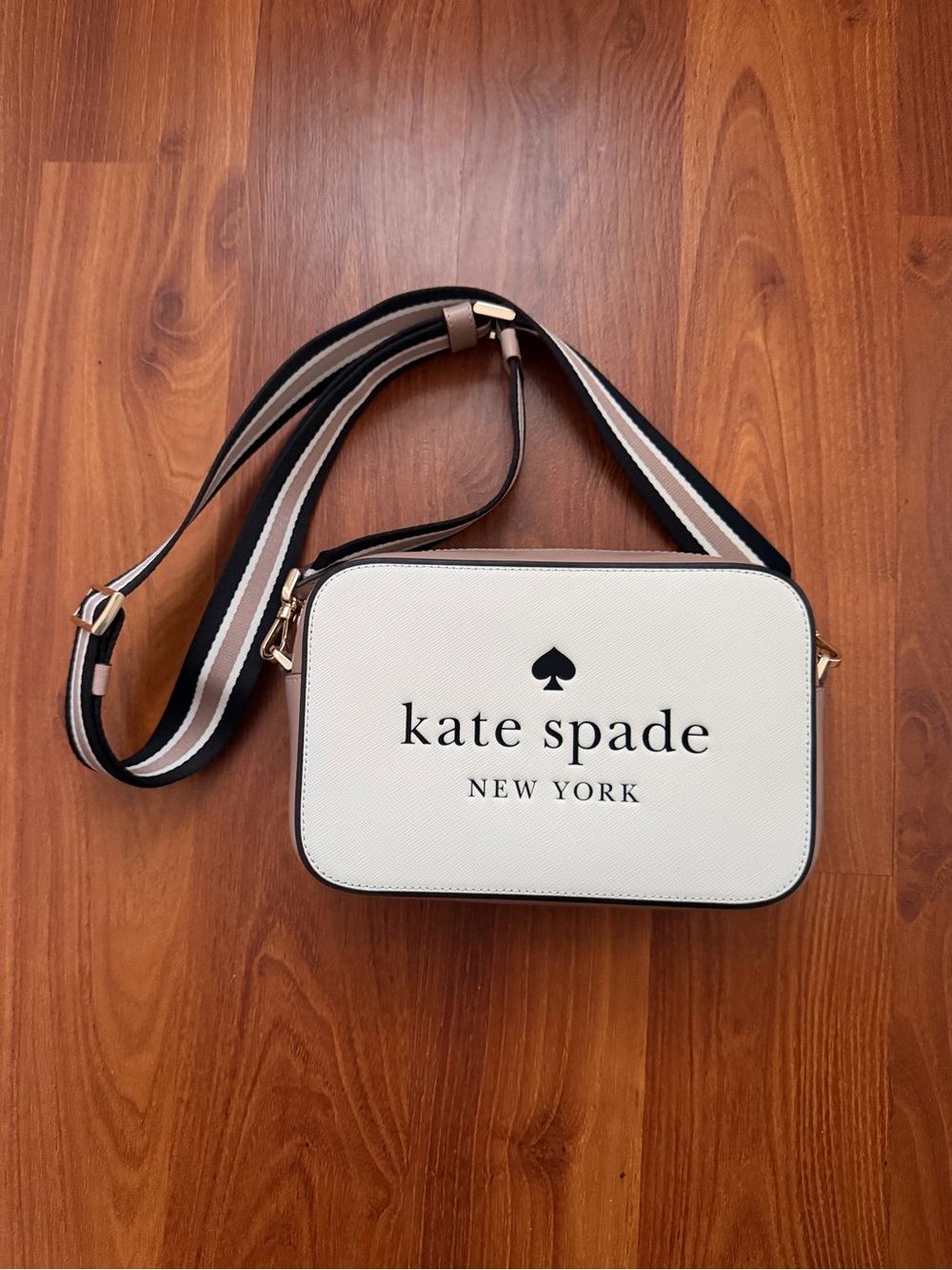 kate spade New York Oh Snap Camera Crossbody Bag